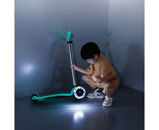 Самокат Micro Maxi Deluxe Glow LED Желейный зеленый (MMD365), изображение 2 Самокат Micro Maxi Deluxe Glow LED Желейный зеленый (MMD365), изображение 2
