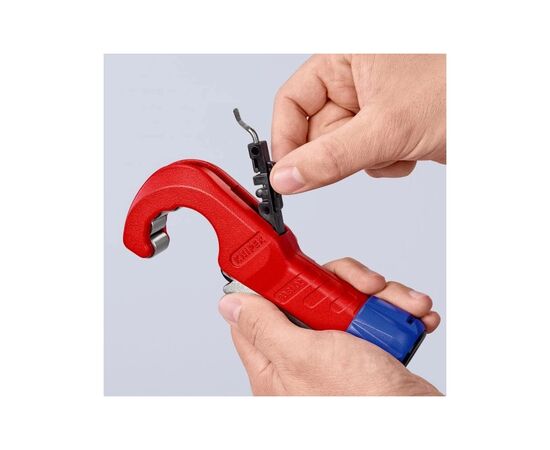 Труборез KNIPEX TubiX для стали, 6 – 35 мм (1/4"-1 3/8"), толщина стенок до 2 мм (90 31 02 BK), изображение 4 Труборез KNIPEX TubiX для стали, 6 – 35 мм (1/4"-1 3/8"), толщина стенок до 2 мм (90 31 02 BK), изображение 4
