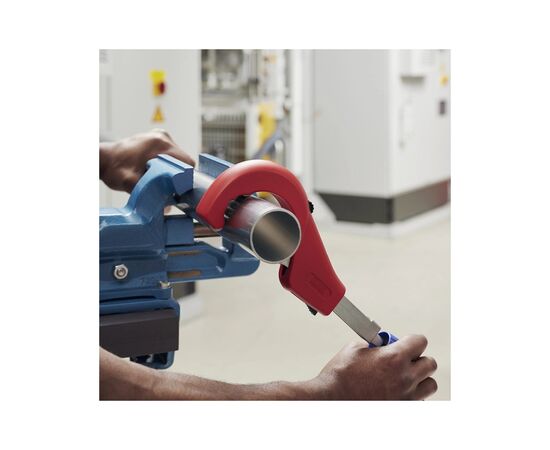Труборез KNIPEX TubiX для стали, 6 – 35 мм (1/4"-1 3/8"), толщина стенок до 2 мм (90 31 03 BK), изображение 12 Труборез KNIPEX TubiX для стали, 6 – 35 мм (1/4"-1 3/8"), толщина стенок до 2 мм (90 31 03 BK), изображение 12