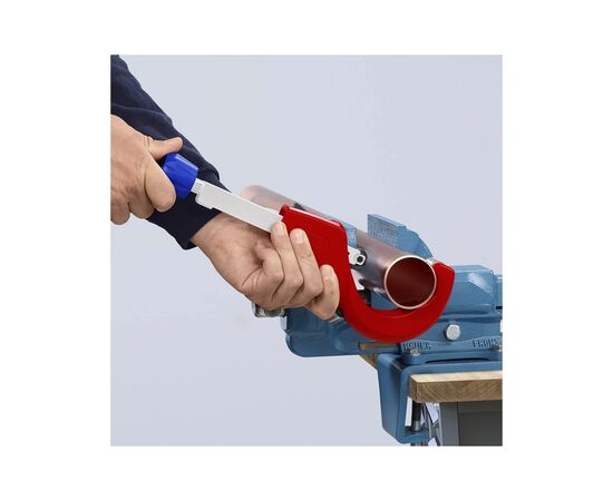 Труборез KNIPEX TubiX для стали, 6 – 35 мм (1/4"-1 3/8"), толщина стенок до 2 мм (90 31 03 BK), изображение 4 Труборез KNIPEX TubiX для стали, 6 – 35 мм (1/4"-1 3/8"), толщина стенок до 2 мм (90 31 03 BK), изображение 4