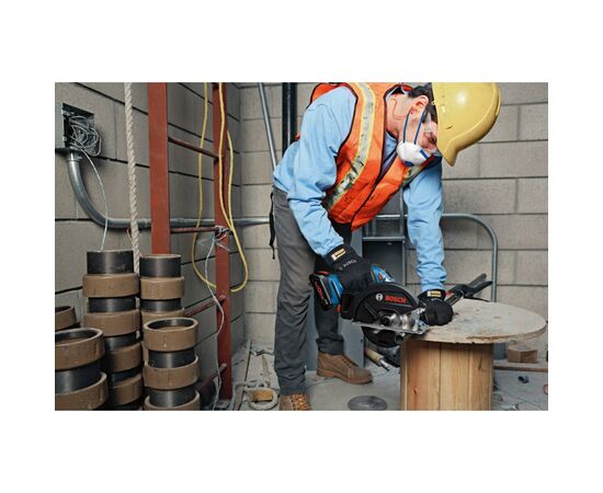 Дисковая пила Bosch GKM 18V-50, 18V, 2x5Ah, 136 мм, 4250 об/мин (0.601.6B8.002), изображение 2 Дисковая пила Bosch GKM 18V-50, 18V, 2x5Ah, 136 мм, 4250 об/мин (0.601.6B8.002), изображение 2