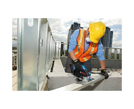 Дисковая пила Bosch GKM 18V-50, 18V, 2x5Ah, 136 мм, 4250 об/мин (0.601.6B8.002), изображение 6 Дисковая пила Bosch GKM 18V-50, 18V, 2x5Ah, 136 мм, 4250 об/мин (0.601.6B8.002), изображение 6