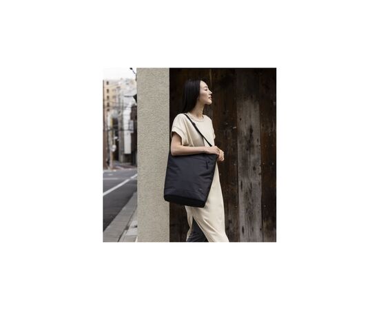 Сумка для ноутбука Case Logic 15.6" Invigo Eco Convertible ToteINVIT-116 Black (3205106), изображение 3 Сумка для ноутбука Case Logic 15.6" Invigo Eco Convertible ToteINVIT-116 Black (3205106), изображение 3