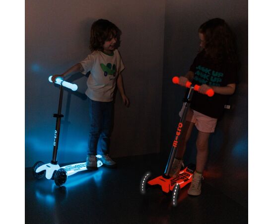 Самокат Micro Maxi Deluxe Glow LED Plus Красная аура (MMD379), изображение 9 Самокат Micro Maxi Deluxe Glow LED Plus Красная аура (MMD379), изображение 9