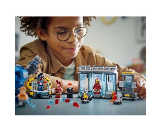 Конструктор LEGO Super Heroes Лаборатория Железного Человека: зал доспехов: зал доспехов (76315), изображение 10 Конструктор LEGO Super Heroes Лаборатория Железного Человека: зал доспехов: зал доспехов (76315), изображение 10