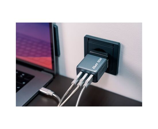 Зарядний пристрій Verbatim GaN 65 W 3 ports (2xUSB-C-65 W /USB-A -3.0) (32201), зображення 5 Зарядний пристрій Verbatim GaN 65 W 3 ports (2xUSB-C-65 W /USB-A -3.0) (32201), зображення 5
