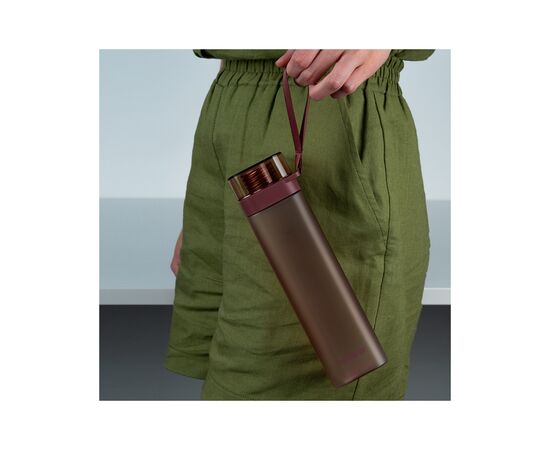 Поїльник-непроливайка Kite квадратна, 700 мл, бордова (K24-1210-3), зображення 8 Поїльник-непроливайка Kite квадратна, 700 мл, бордова (K24-1210-3), зображення 8