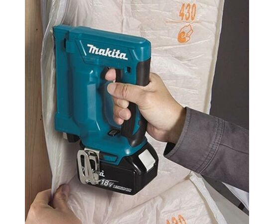 Степлер строительный Makita LXT, 10мм (без АКБ и БП) (DST112Z), изображение 3 Степлер строительный Makita LXT, 10мм (без АКБ и БП) (DST112Z), изображение 3