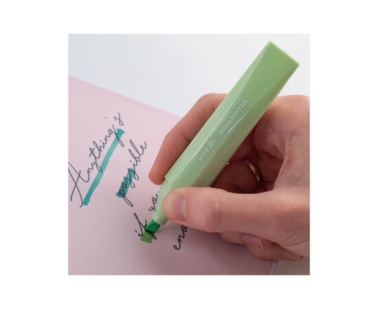 Набор маркеров Kite Highlighter Creative Glitter, набор из 4-х цветов (K24-1146-4), изображение 5 Набор маркеров Kite Highlighter Creative Glitter, набор из 4-х цветов (K24-1146-4), изображение 5