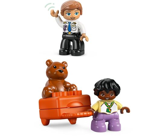 Конструктор LEGO DUPLO Впервые в аэропорту (10443-), изображение 4 Конструктор LEGO DUPLO Впервые в аэропорту (10443-), изображение 4
