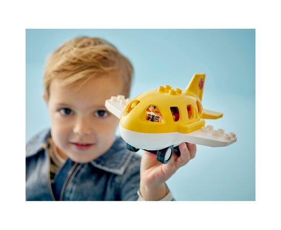 Конструктор LEGO DUPLO Впервые в аэропорту (10443-), изображение 6 Конструктор LEGO DUPLO Впервые в аэропорту (10443-), изображение 6
