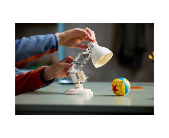 Конструктор LEGO Ideas Disney Pixar Luxo Jr. (21357), изображение 9 Конструктор LEGO Ideas Disney Pixar Luxo Jr. (21357), изображение 9