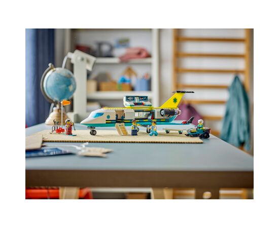 Конструктор LEGO City Літак швидкої медичної допомоги (60465), зображення 12 Конструктор LEGO City Літак швидкої медичної допомоги (60465), зображення 12