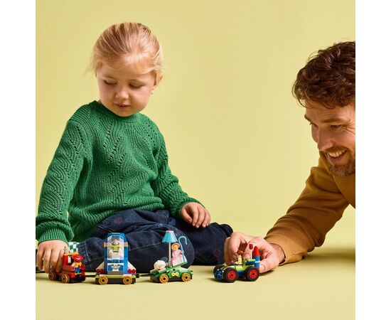 Конструктор LEGO Disney и Pixar Празднование из Истории игрушек: поезд и авто для гонок (43264), изображение 10 Конструктор LEGO Disney и Pixar Празднование из Истории игрушек: поезд и авто для гонок (43264), изображение 10
