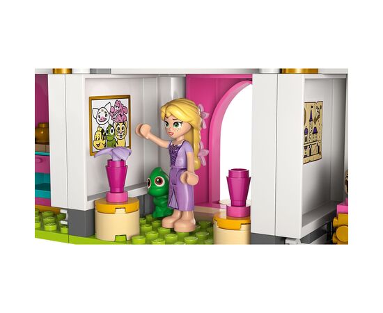 Конструктор LEGO Disney Замок принцеси та королівські улюбленці (43267), зображення 8