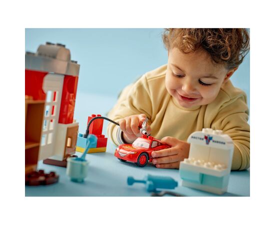 Конструктор LEGO DUPLO Disney и Pixar Тачки Тачки Визит МакКвина в гараж Дока (10456), изображение 8 Конструктор LEGO DUPLO Disney и Pixar Тачки Тачки Визит МакКвина в гараж Дока (10456), изображение 8