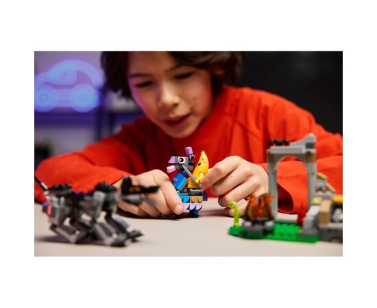 Конструктор LEGO Fortnite Лагерь Peely и Sparkplug в Fortnite (77075), изображение 10 Конструктор LEGO Fortnite Лагерь Peely и Sparkplug в Fortnite (77075), изображение 10
