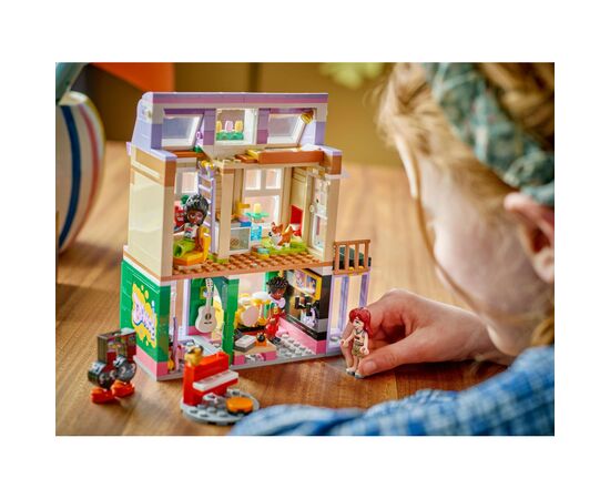 Конструктор LEGO Friends Музыкальный магазин и квартира (42653), изображение 12