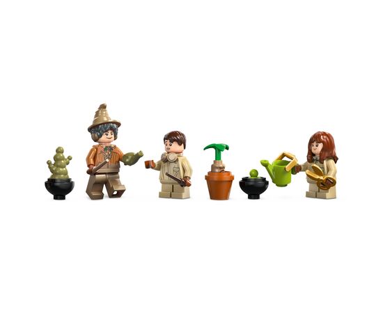 Конструктор LEGO Harry Potter Замок Хогвартс: урок гербології (76445), зображення 6 Конструктор LEGO Harry Potter Замок Хогвартс: урок гербології (76445), зображення 6