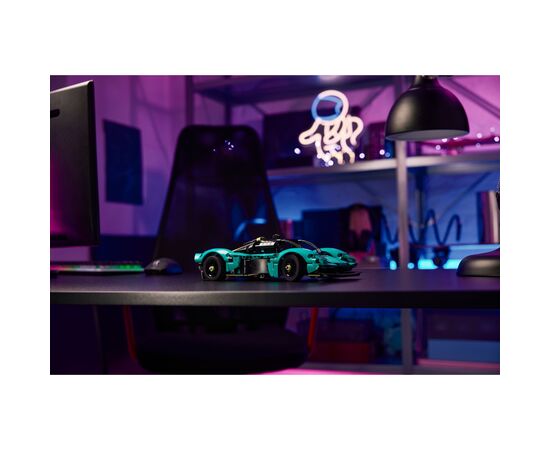 Конструктор LEGO Technic Aston Martin Valkyrie (42208), зображення 11 Конструктор LEGO Technic Aston Martin Valkyrie (42208), зображення 11