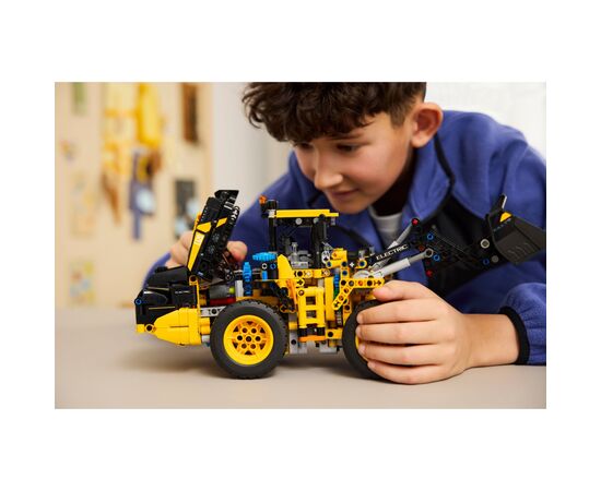 Конструктор LEGO Technic Колісний навантажувач Volvo L120 Electric (42209), зображення 11