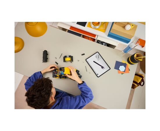 Конструктор LEGO Technic Колісний навантажувач Volvo L120 Electric (42209), зображення 9