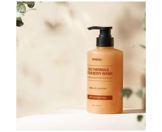 Гель для душу Kundal Eau Thermal Scrub Body Wash Leather Iris 500 мл (8809809428679), зображення 3 Гель для душу Kundal Eau Thermal Scrub Body Wash Leather Iris 500 мл (8809809428679), зображення 3