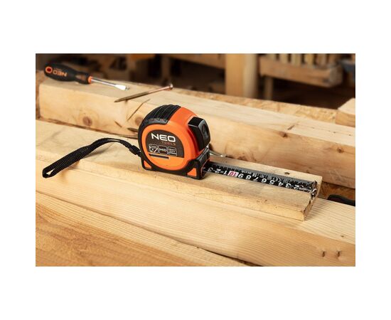 Рулетка Neo Tools Super Black, 10мx25мм, с фиксатором сматывания, магнит (67-245), изображение 3 Рулетка Neo Tools Super Black, 10мx25мм, с фиксатором сматывания, магнит (67-245), изображение 3