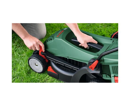 Газонокосилка Bosch UniversalRotak 37-555 1400Вт, 37см, 40л, 27-50мм, 15.5кг (0.600.8A6.501), изображение 6 Газонокосилка Bosch UniversalRotak 37-555 1400Вт, 37см, 40л, 27-50мм, 15.5кг (0.600.8A6.501), изображение 6