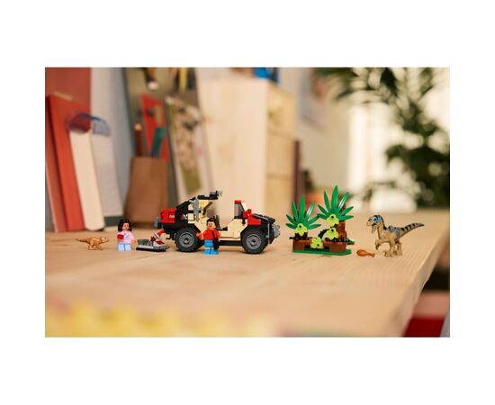 Конструктор LEGO Jurassic World Побег по бездорожью от раптора (76972), изображение 11 Конструктор LEGO Jurassic World Побег по бездорожью от раптора (76972), изображение 11