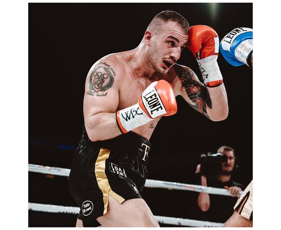 Боксерські рукавички Leone GN047 Shock Red 12 унцій (GN047_Red_12oz), зображення 9 Боксерські рукавички Leone GN047 Shock Red 12 унцій (GN047_Red_12oz), зображення 9