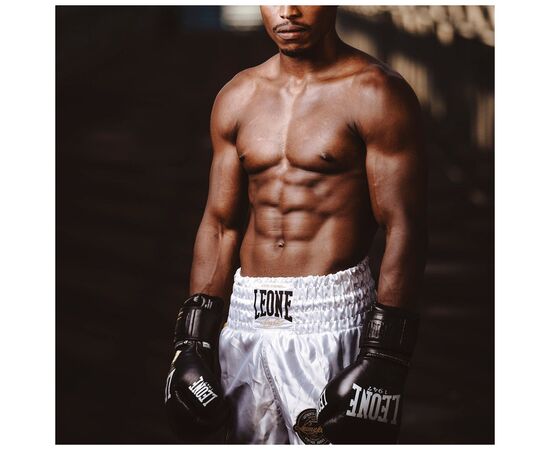 Боксерские перчатки Leone GN111 The Greatest Black 16 унцій (GN111_Black_16oz), изображение 8 Боксерские перчатки Leone GN111 The Greatest Black 16 унцій (GN111_Black_16oz), изображение 8