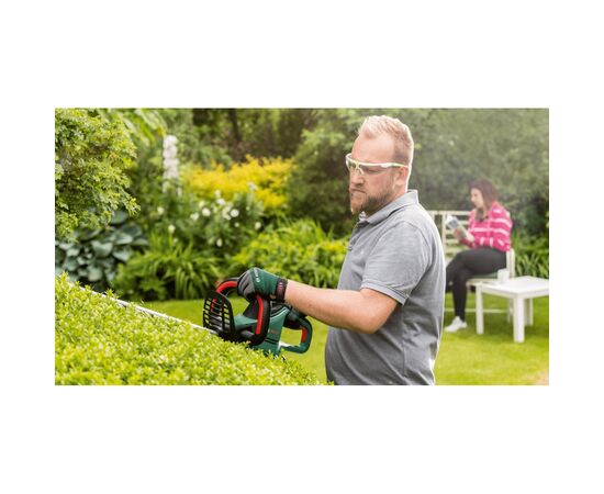 Кусторез Bosch UniversalHedgeCut 50 480Вт, 50см, шаг реза 26мм, 3.67 кг (0.600.8C0.501), изображение 3 Кусторез Bosch UniversalHedgeCut 50 480Вт, 50см, шаг реза 26мм, 3.67 кг (0.600.8C0.501), изображение 3