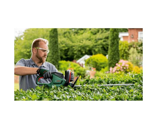 Кусторез Bosch UniversalHedgeCut 50 480Вт, 50см, шаг реза 26мм, 3.67 кг (0.600.8C0.501), изображение 4 Кусторез Bosch UniversalHedgeCut 50 480Вт, 50см, шаг реза 26мм, 3.67 кг (0.600.8C0.501), изображение 4