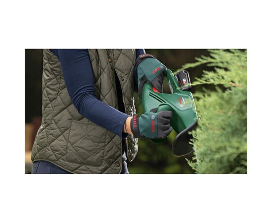 Кущоріз Bosch акумуляторний EasyHedgeCut EasyHedgeCut 18-45 18V, 2Ah, лезо 45см, крок різу 15мм (0.600.849.H02), зображення 4 Кущоріз Bosch акумуляторний EasyHedgeCut EasyHedgeCut 18-45 18V, 2Ah, лезо 45см, крок різу 15мм (0.600.849.H02), зображення 4