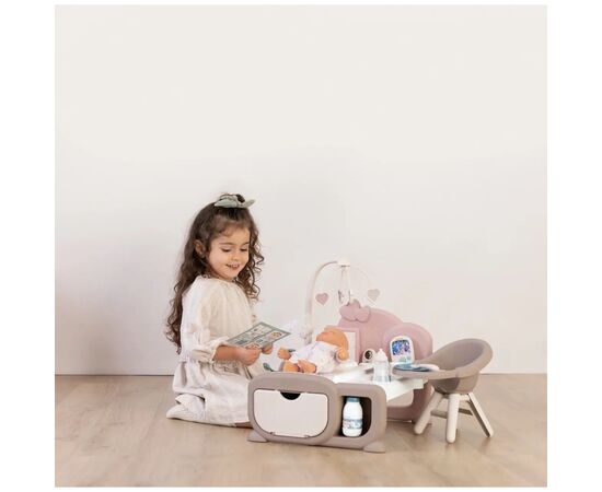 Игровой набор Smoby Игровой центр Беби Ньорс Пудра. Детская комната со звуковыми эффектами и аксессуарами (220379), изображение 8 Игровой набор Smoby Игровой центр Беби Ньорс Пудра. Детская комната со звуковыми эффектами и аксессуарами (220379), изображение 8