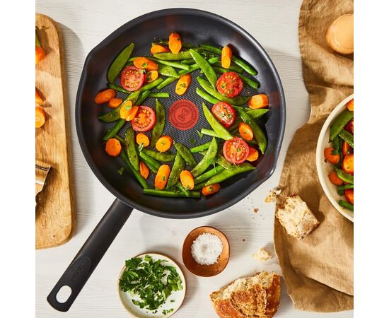 Сковорода Tefal Day by Day 20 см, з кришкою, алюміній, бакеліт, скло, чорний (B5580223UA), зображення 3 Сковорода Tefal Day by Day 20 см, з кришкою, алюміній, бакеліт, скло, чорний (B5580223UA), зображення 3