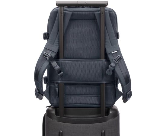 Рюкзак для ноутбука Incase 16" A.R.C. Travel Pack navy (INCO100682-NVY), изображение 11 Рюкзак для ноутбука Incase 16" A.R.C. Travel Pack navy (INCO100682-NVY), изображение 11