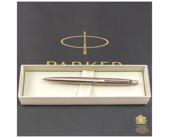 Ручка шариковая Parker JOTTER 17 UKRAINE SS CT BP Трезубец белый (16132_T001w), изображение 5 Ручка шариковая Parker JOTTER 17 UKRAINE SS CT BP Трезубец белый (16132_T001w), изображение 5