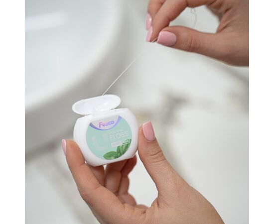Зубная нить Fesco Ultra Oral Care Floss Mint 40 м (4820204702427), изображение 2