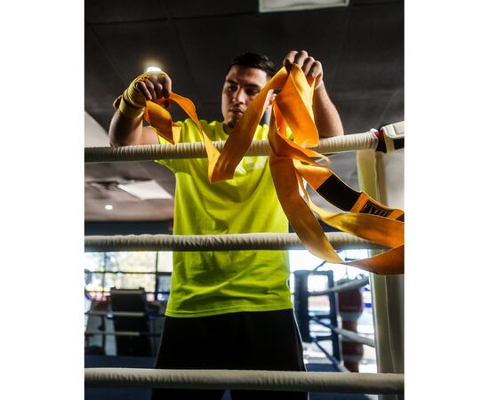 Бинт для спорта Title Boxing Select 180" Semi Elastic Mexican 4.5м Gold (SMHW XL GD), изображение 2 Бинт для спорта Title Boxing Select 180" Semi Elastic Mexican 4.5м Gold (SMHW XL GD), изображение 2