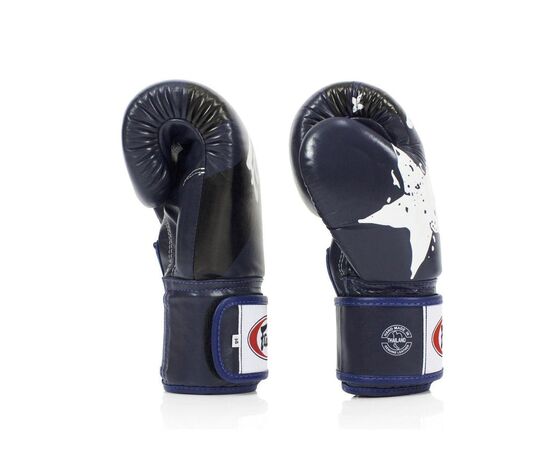 Боксерские перчатки Fairtex BGV1 Nation Print Blue 10 унцій (бинти в комплекті) (BGV1_Print_10oz_Blue), изображение 5 Боксерские перчатки Fairtex BGV1 Nation Print Blue 10 унцій (бинти в комплекті) (BGV1_Print_10oz_Blue), изображение 5