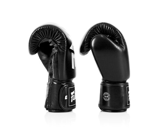 Боксерские перчатки Fairtex BGV1-ONE (натуральна шкіра) Black 16 унцій (бинти в комплекті) (BGV1-ONE_16oz_Black), изображение 5 Боксерские перчатки Fairtex BGV1-ONE (натуральна шкіра) Black 16 унцій (бинти в комплекті) (BGV1-ONE_16oz_Black), изображение 5