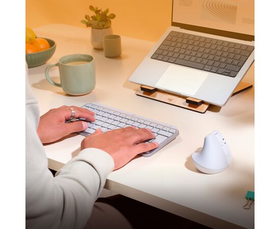 Мышка Logitech Lift for Mac Vertical Ergonomic Mouse Off White (910-006477), изображение 10 Мышка Logitech Lift for Mac Vertical Ergonomic Mouse Off White (910-006477), изображение 10