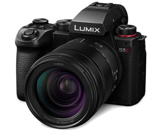Объектив Panasonic Lumix S PRO 28-200mm f4-7.1 Macro O.I.S. (S-R28200E), изображение 6 Объектив Panasonic Lumix S PRO 28-200mm f4-7.1 Macro O.I.S. (S-R28200E), изображение 6