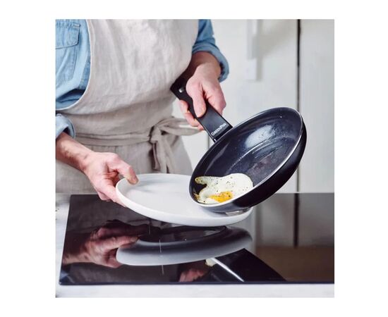 Сковорода GreenPan Essence Perforated Base, 20 см з керамічним покриттям (CC009038-001), зображення 6 Сковорода GreenPan Essence Perforated Base, 20 см з керамічним покриттям (CC009038-001), зображення 6