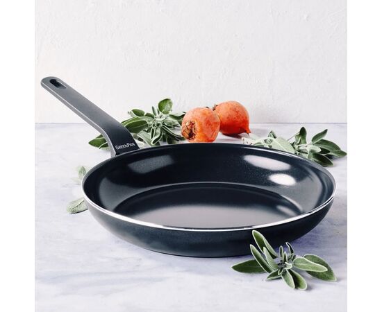 Сковорода GreenPan Essence Perforated Base, 24 см з керамічним покриттям (CC009039-001), зображення 7 Сковорода GreenPan Essence Perforated Base, 24 см з керамічним покриттям (CC009039-001), зображення 7