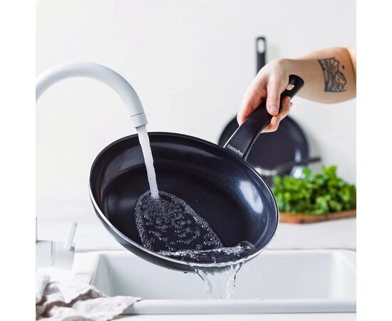 Сковорода GreenPan Essence Perforated Base, 26 см з керамічним покриттям (CC009040-001), зображення 6 Сковорода GreenPan Essence Perforated Base, 26 см з керамічним покриттям (CC009040-001), зображення 6