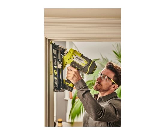 Гвоздезабиватель Ryobi ONE+ R15GN18-0 18V, гвозди 24-64мм, 3.1кг (без АКБ и ЗУ) (5133005297), изображение 4 Гвоздезабиватель Ryobi ONE+ R15GN18-0 18V, гвозди 24-64мм, 3.1кг (без АКБ и ЗУ) (5133005297), изображение 4