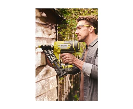 Гвоздезабиватель Ryobi ONE+ R15GN18-0 18V, гвозди 24-64мм, 3.1кг (без АКБ и ЗУ) (5133005297), изображение 7 Гвоздезабиватель Ryobi ONE+ R15GN18-0 18V, гвозди 24-64мм, 3.1кг (без АКБ и ЗУ) (5133005297), изображение 7